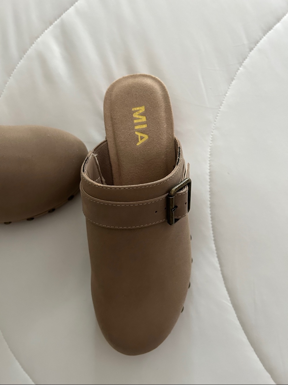 Tan clogs - Picture 2 of 5